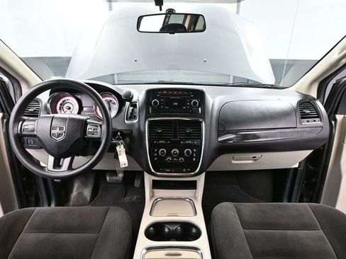 Used 2016 Dodge Grand Caravan SXT FWD image 22