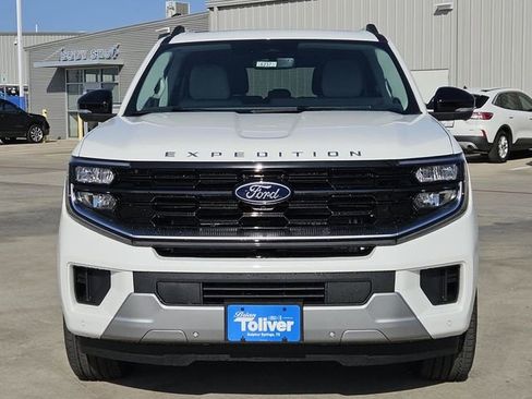 New 2026 Ford Expedition Max Platinum image 3