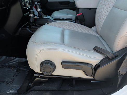 Used 2021 Jeep Wrangler Unlimited Sahara AWD/4WD image 15