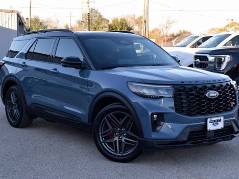 Certified 2025 Ford Explorer ST image 7