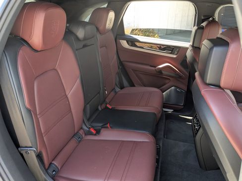 Certified 2026 Porsche Cayenne S AWD/4WD image 25