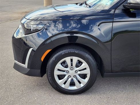 Used 2023 Kia Soul LX image 8