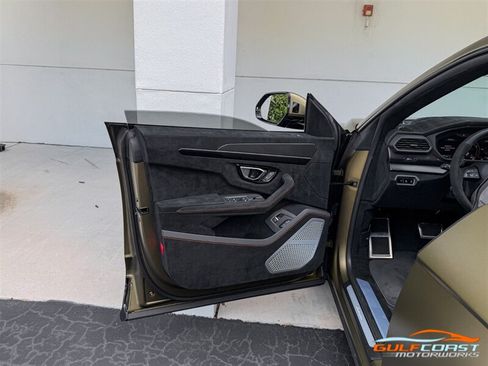 Used 2024 Lamborghini Urus Performante AWD/4WD image 22