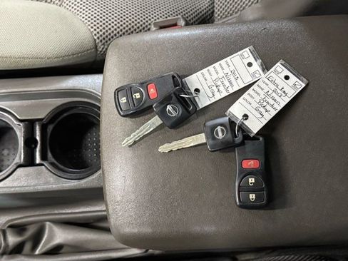 Used 2013 Nissan Frontier SV image 13