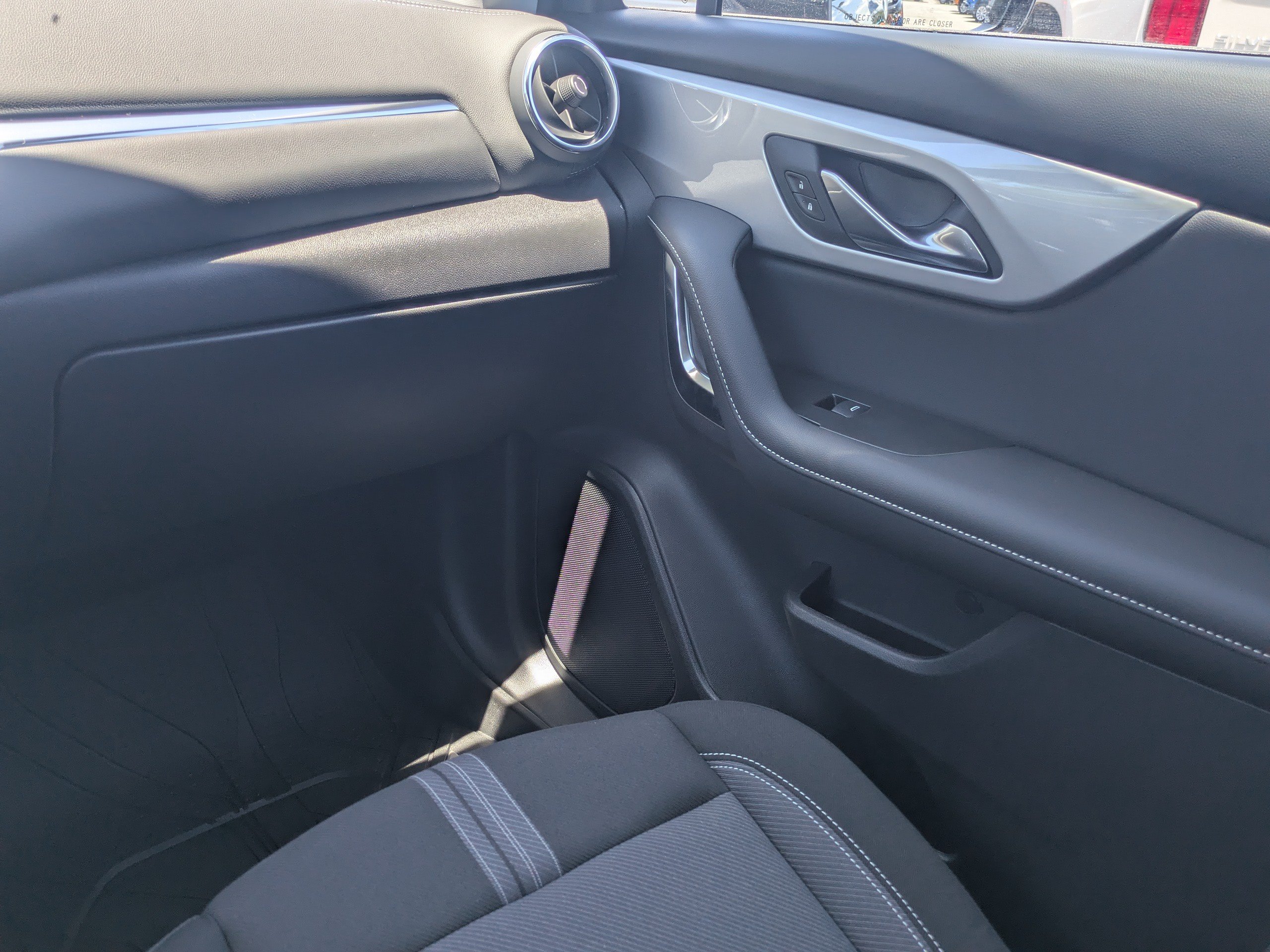 New 2026 Chevrolet Blazer LT w/ Convenience Package FWD image 17