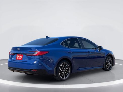 Used 2025 Toyota Camry XLE FWD image 7