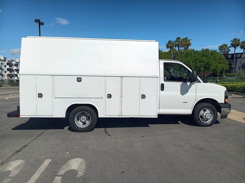 Used 2019 Chevrolet Express 3500 w/ Power Convenience Package image 4