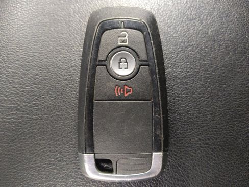 Used 2022 Ford Edge SE image 32