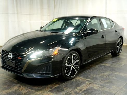 Used 2024 Nissan Altima 2.5 SR FWD image 2