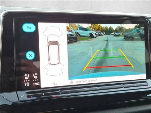 Used 2024 Volkswagen Atlas SE w/ Panoramic Sunroof Package FWD image 17