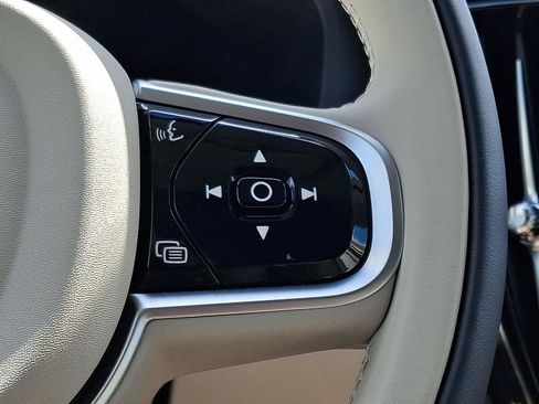 Certified 2025 Volvo XC60 T8 Plus w/ Climate Package AWD/4WD image 24