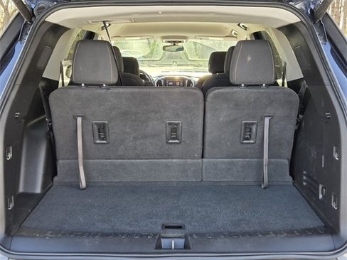 Used 2020 Chevrolet Traverse LT image 9