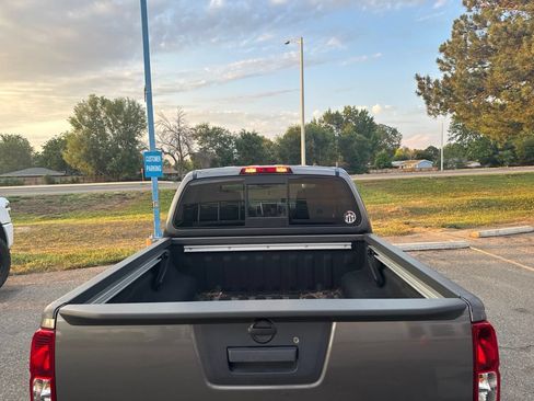 Used 2021 Nissan Frontier SV w/ Midnight Edition Floor Mats AWD/4WD image 9