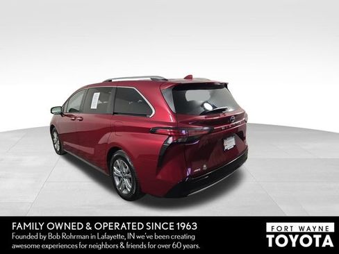Used 2021 Toyota Sienna Platinum AWD/4WD image 9
