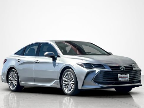 Used 2020 Toyota Avalon Limited w/ Advanced Safety Package FWD image 7