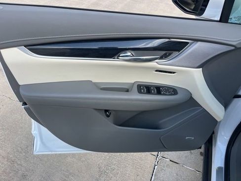 Used 2024 Cadillac XT6 Premium Luxury w/ Technology Package FWD image 13