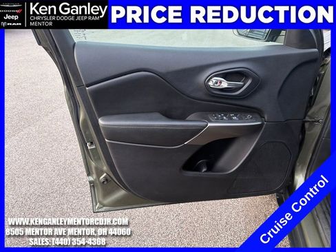 Used 2019 Jeep Cherokee Latitude Plus w/ Cold Weather Group image 10