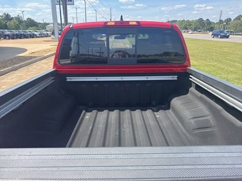 Used 2022 Nissan Frontier SV RWD image 8