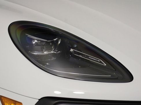 Used 2025 Porsche Macan image 28