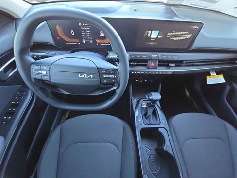 Used 2025 Kia K4 LX image 31