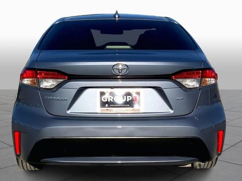 Used 2022 Toyota Corolla LE image 4