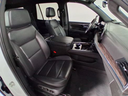 Used 2025 Chevrolet Tahoe LT AWD/4WD image 15