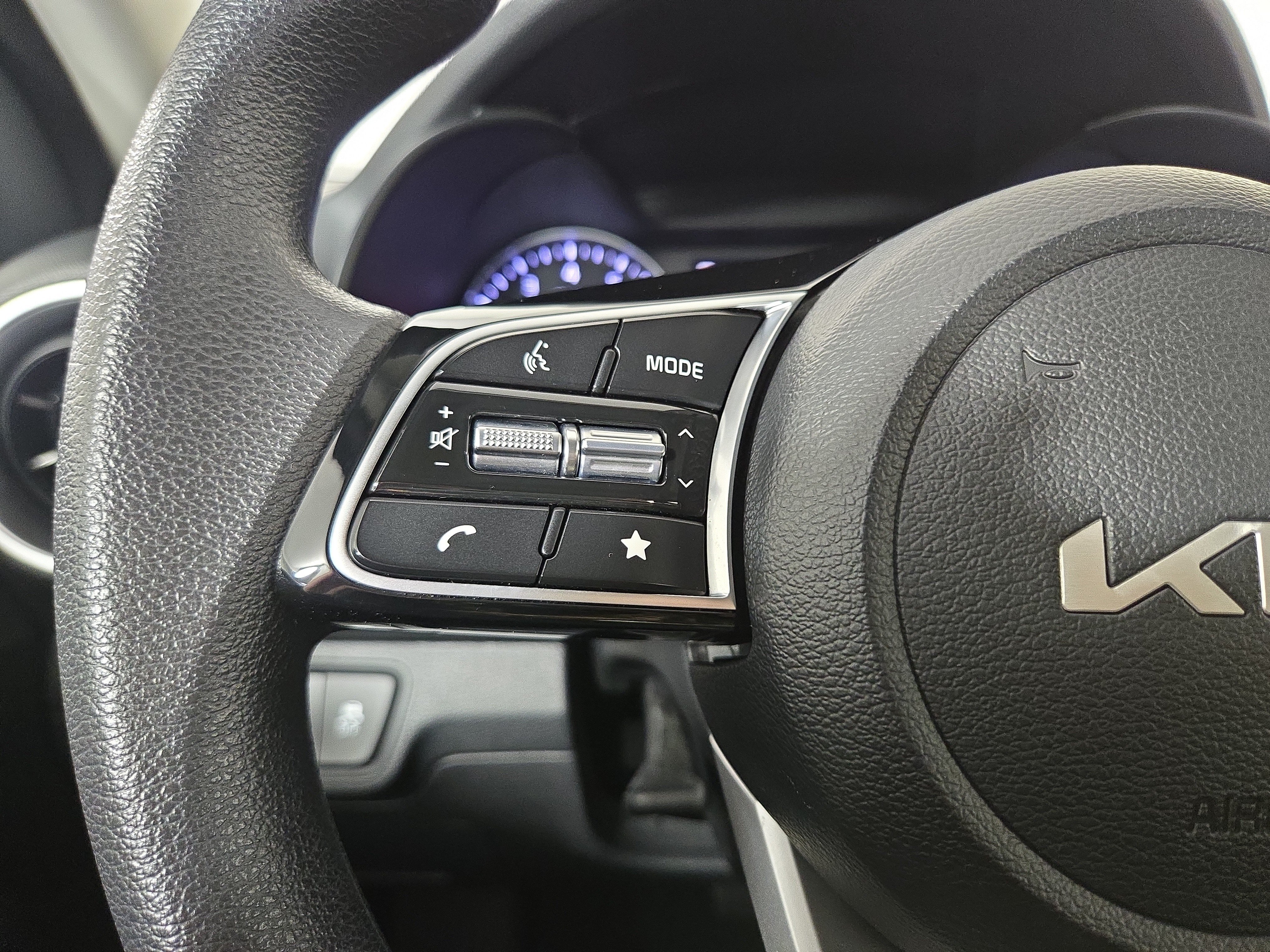 Used 2024 Kia Forte LXS w/ LXS Technology Package FWD image 15