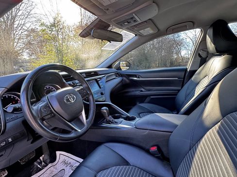 Used 2020 Toyota Camry SE image 9