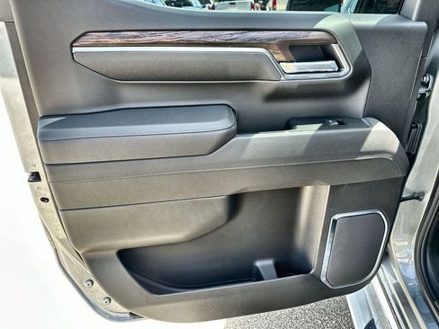 New 2026 GMC Sierra 1500 SLT image 15