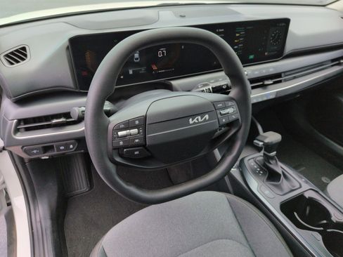 Used 2025 Kia K4 FWD image 16