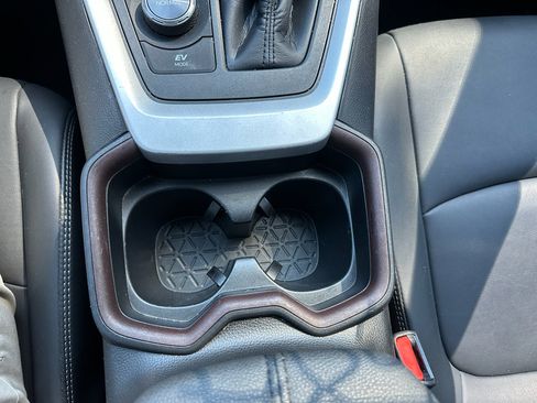 Used 2021 Toyota RAV4 Limited AWD/4WD image 18