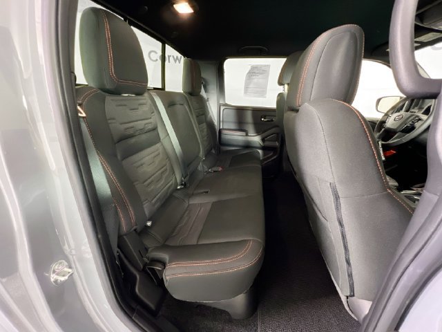 Used 2025 Nissan Frontier PRO-4X AWD/4WD image 18