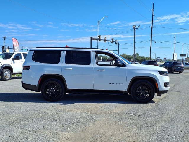 Used 2025 Jeep Wagoneer Series II w/ Convenience Group I AWD/4WD image 2
