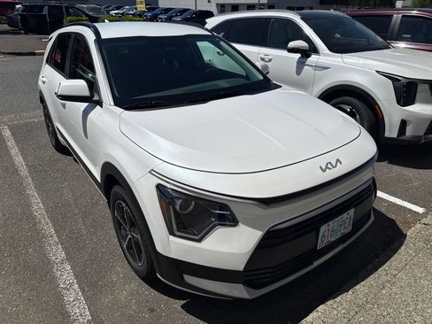 Certified 2023 Kia Niro EX FWD image 2