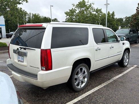 Used 2010 Cadillac Escalade ESV Premium RWD image 17