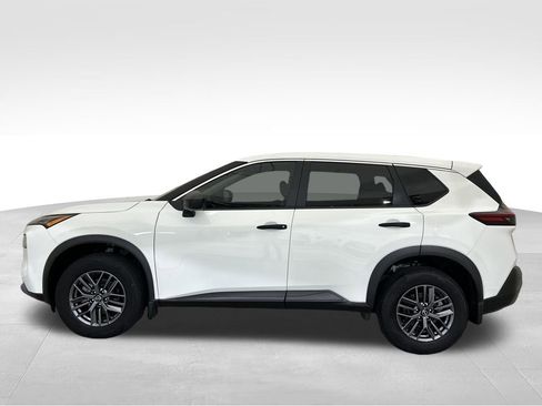 Used 2023 Nissan Rogue S FWD image 2