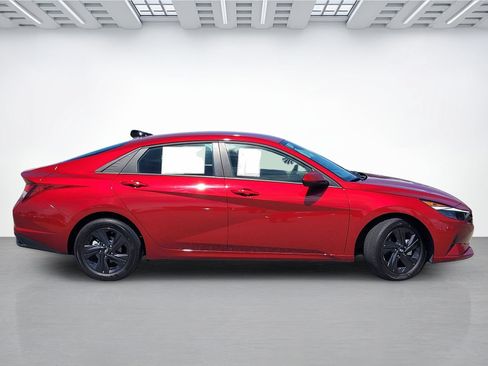Certified 2023 Hyundai Elantra SEL w/ Cargo Package FWD image 3
