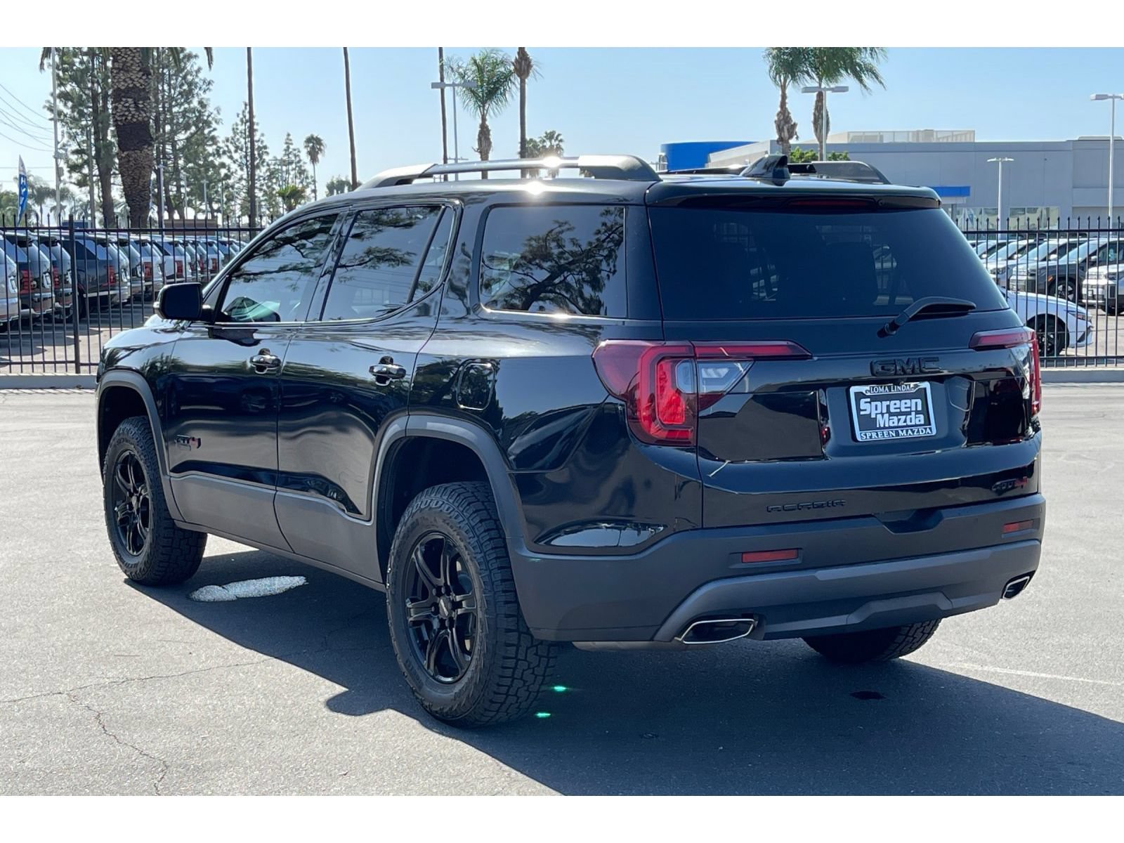 Used 2021 GMC Acadia AT4 w/ Technology Package AWD/4WD image 4