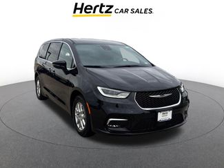 Used 2025 Chrysler Pacifica Select video 1