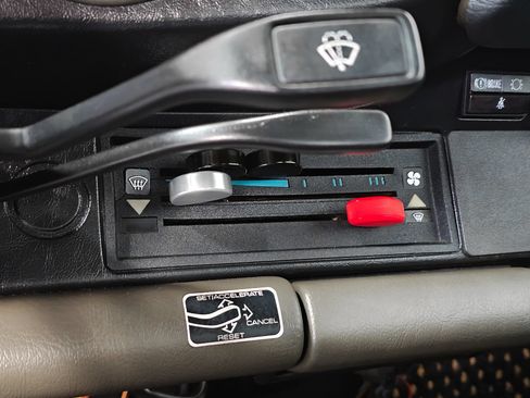 Used 1987 Porsche 911 Carrera RWD image 27