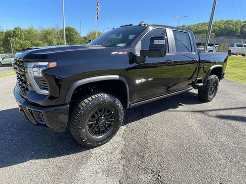 New 2026 Chevrolet Silverado 2500 ZR2 AWD/4WD image 3