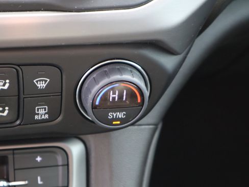 Used 2023 GMC Acadia AT4 w/ Preferred Package image 36