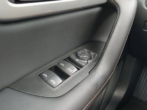 Used 2025 Chevrolet Blazer LT FWD image 27