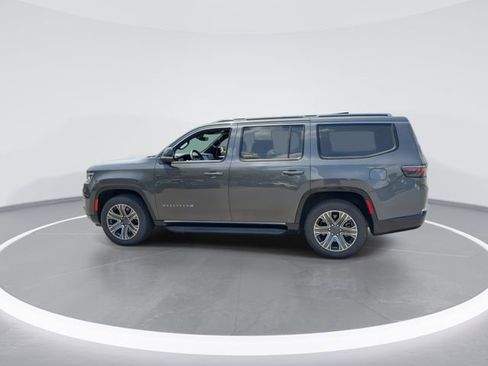 Used 2024 Jeep Wagoneer Series II w/ Flexible Seating Group RWD image 5