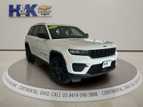 Used 2023 Jeep Grand Cherokee Altitude AWD/4WD image 1