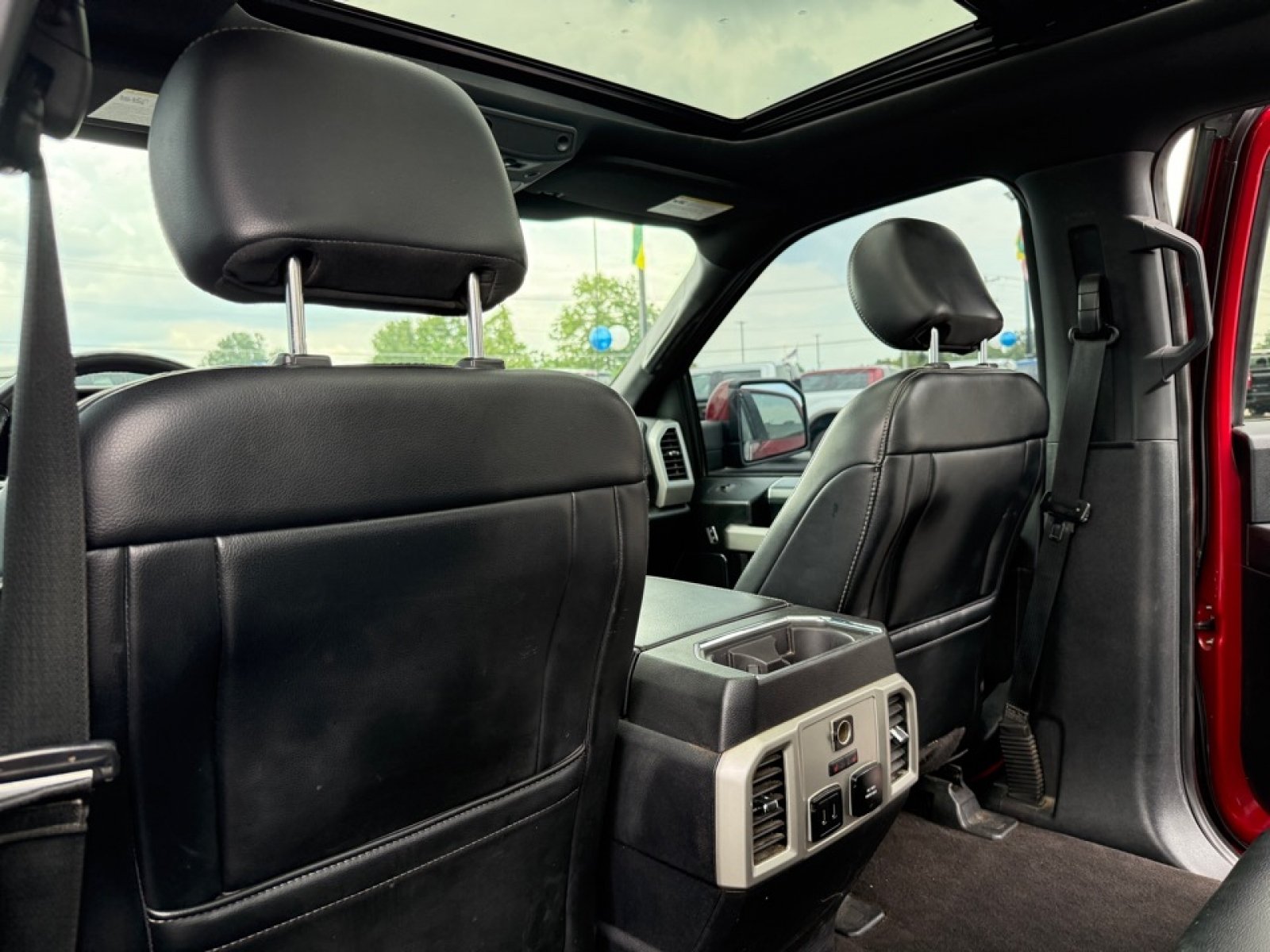 Used 2019 Ford F150 Lariat w/ Equipment Group 502A Luxury AWD/4WD image 33