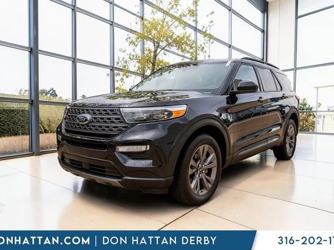 Used 2023 Ford Explorer XLT w/ Equipment Group 202A AWD/4WD image 27