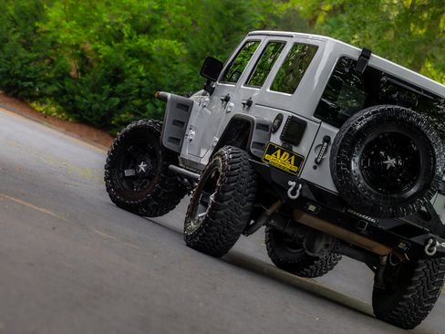 Used 2016 Jeep Wrangler Unlimited Sahara AWD/4WD image 25