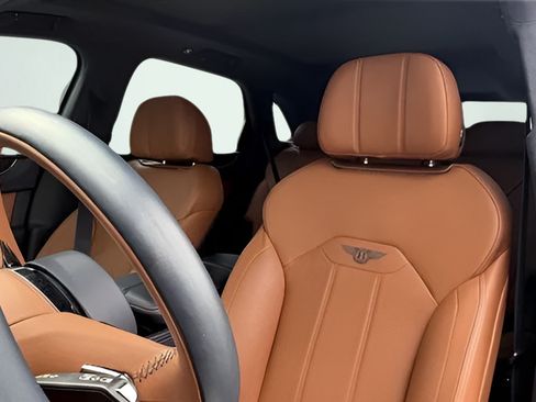 Used 2023 Bentley Bentayga AWD/4WD image 24