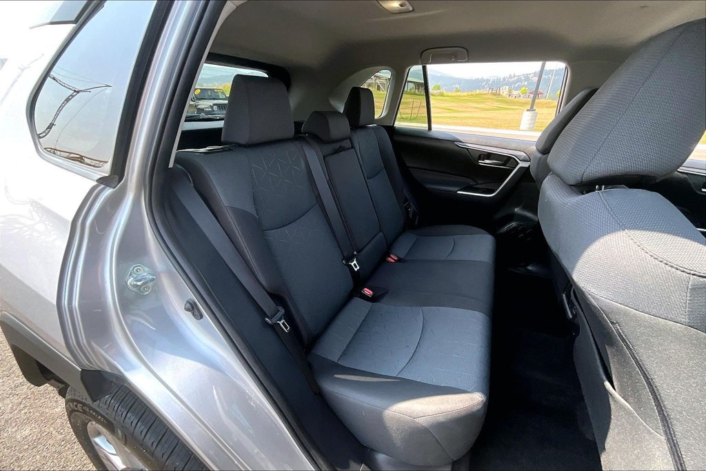 Used 2025 Toyota RAV4 XLE AWD/4WD image 27